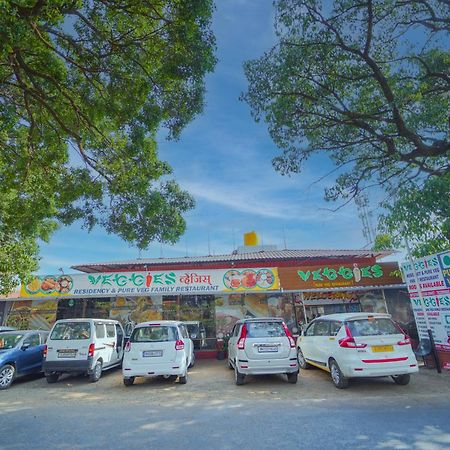马哈巴莱斯赫瓦尔 Veggies Residency & Pure Veg Restaurant酒店 外观 照片