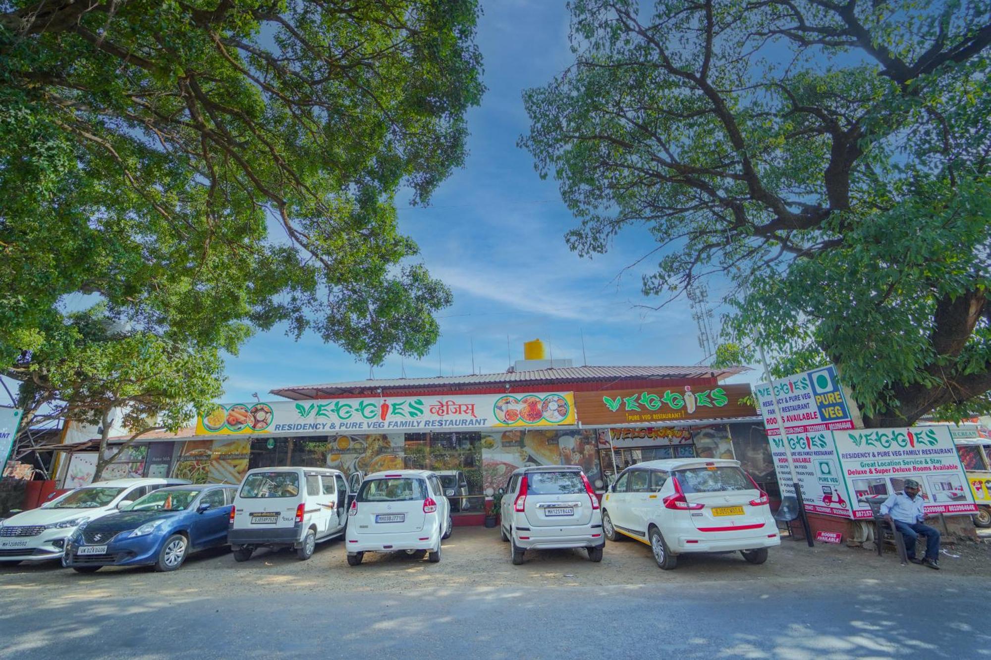 马哈巴莱斯赫瓦尔 Veggies Residency & Pure Veg Restaurant酒店 外观 照片